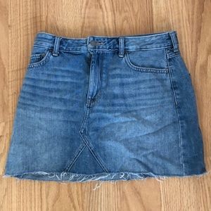 I’m selling a skirt from Hollister.